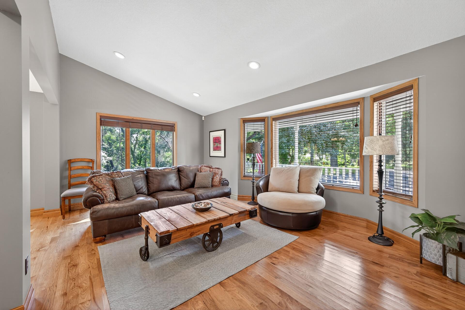 8727 Demontreville Trail N