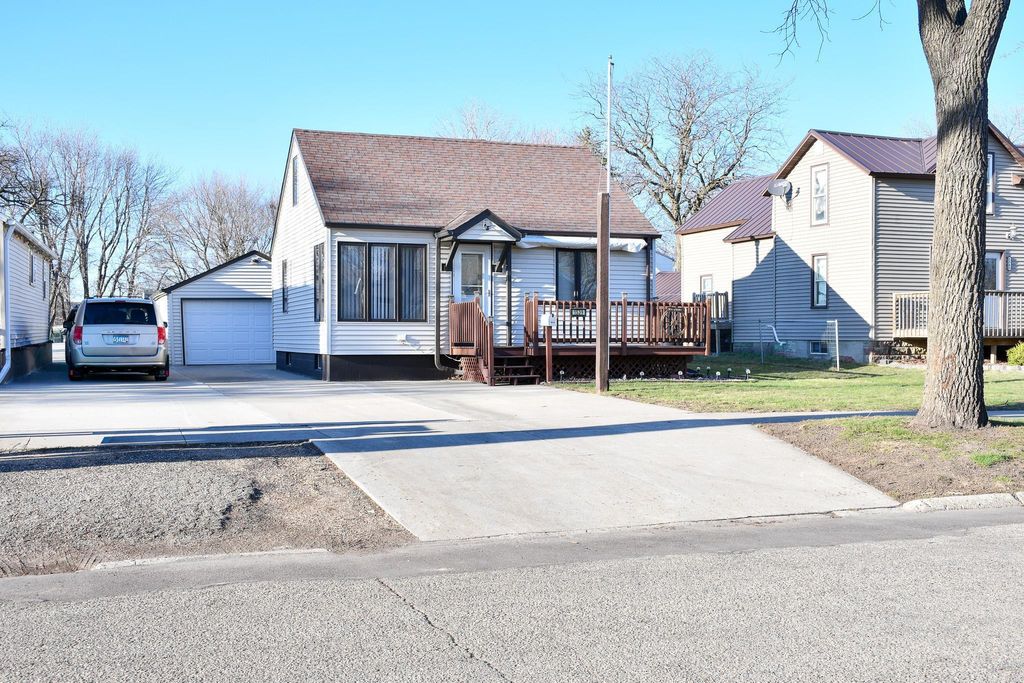 Photo of 1539 Dover Street, Worthington, MN 56187 (MLS # 7050070)