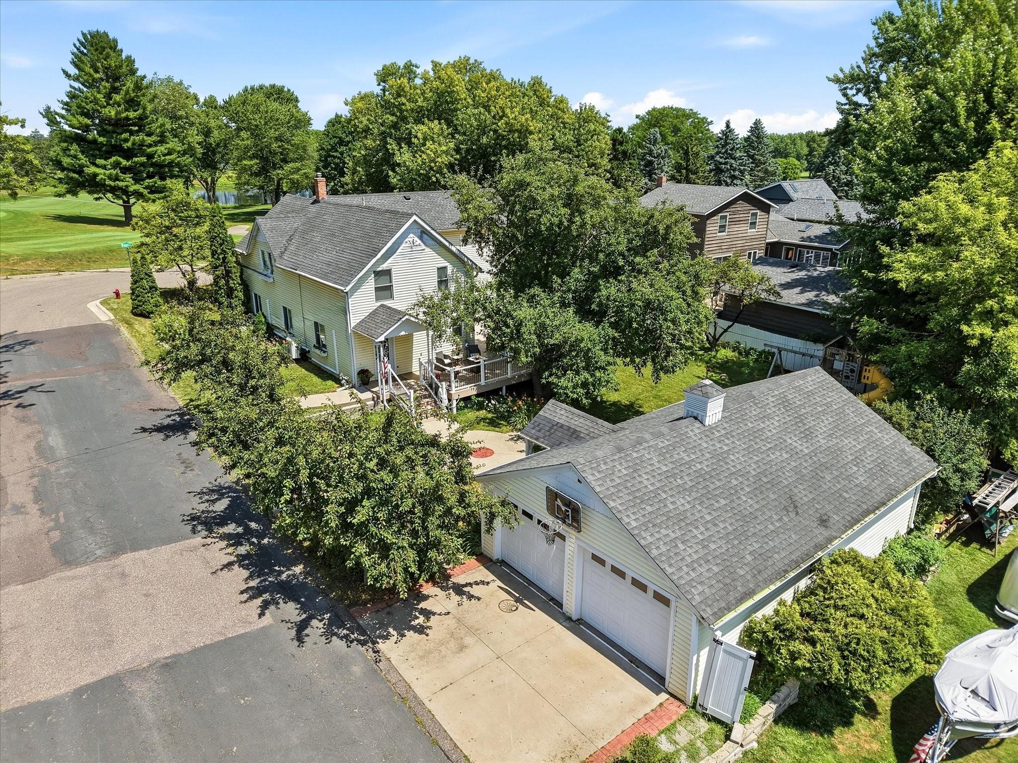 523 Moore Street W