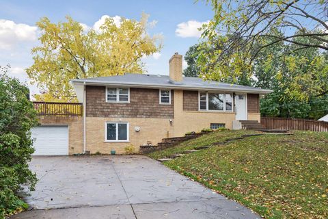 1102 Carlton Drive Arden Hills MN 55112