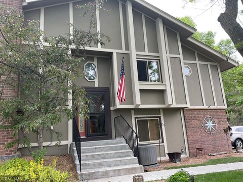 6800 Buckingham Court Woodbury MN 55125