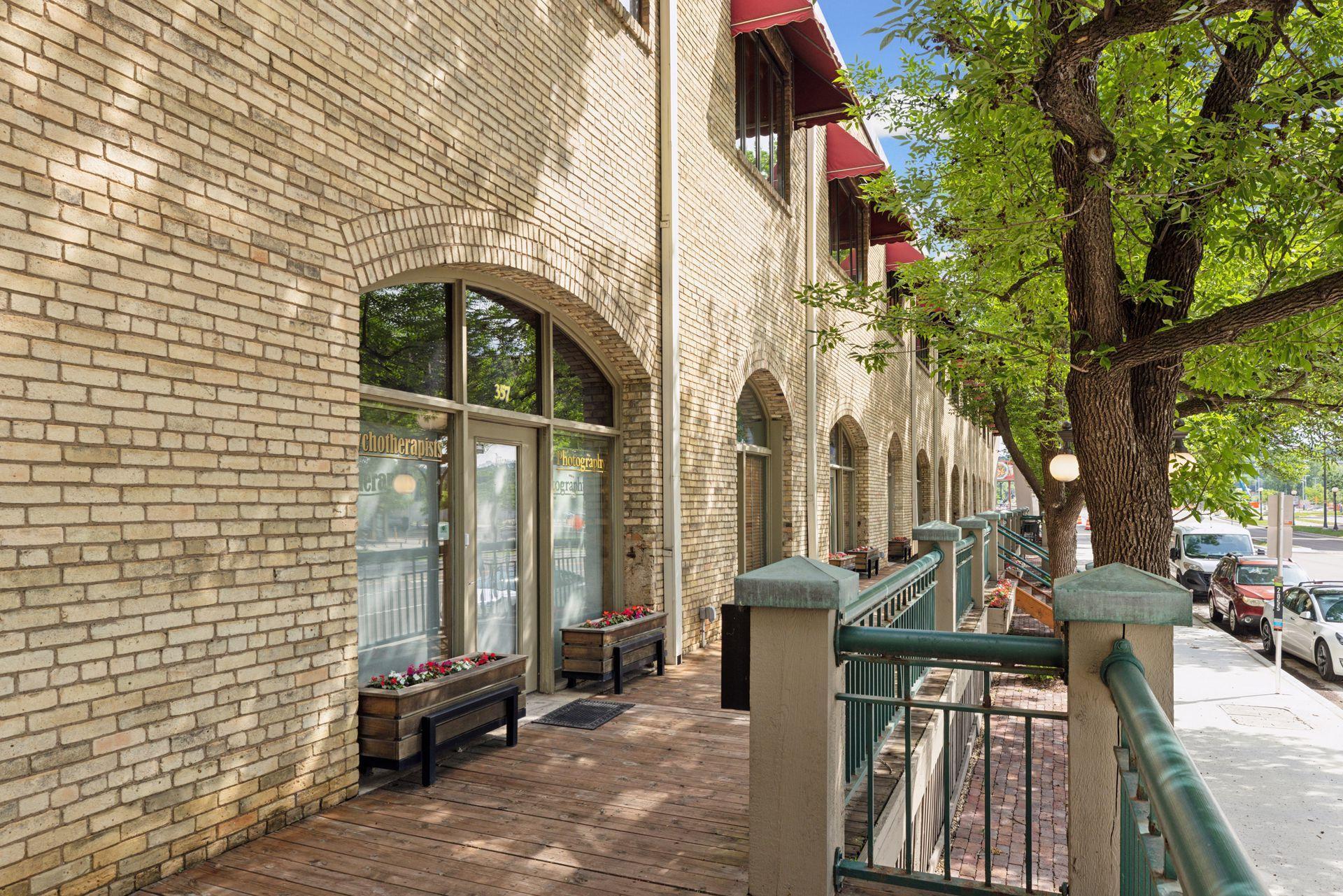 357 Kellogg Boulevard E 8