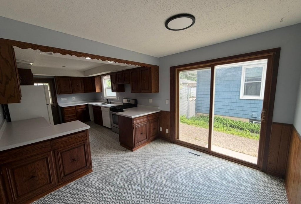 Photo of 2301 Cole Avenue SE, Minneapolis, MN 55414 (MLS # 7150702)