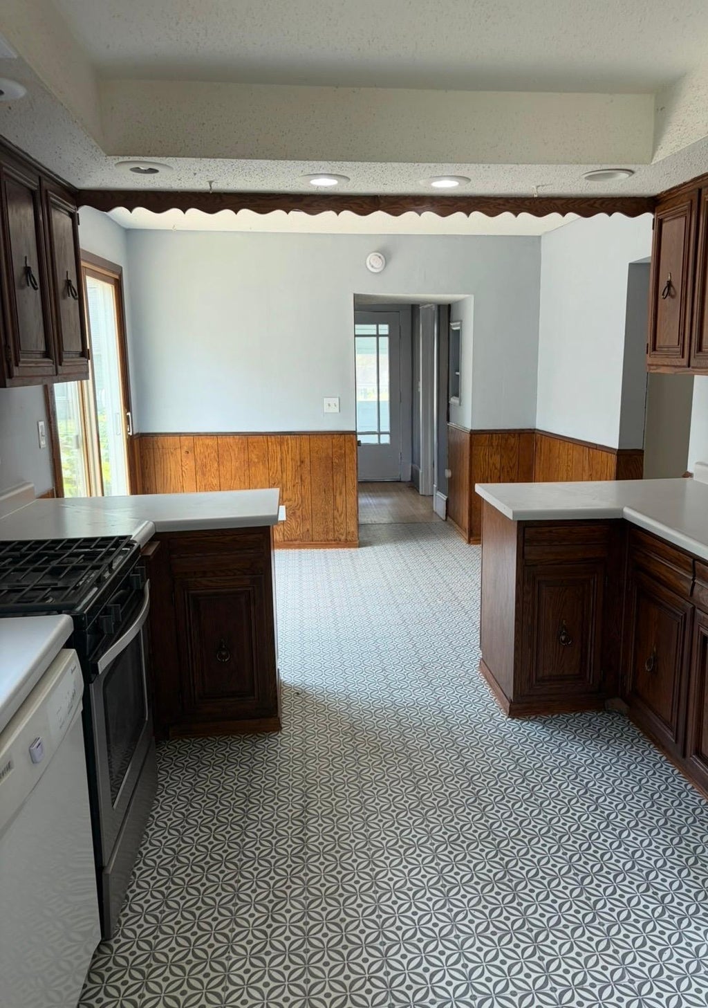 Photo of 2301 Cole Avenue SE, Minneapolis, MN 55414 (MLS # 7150702)