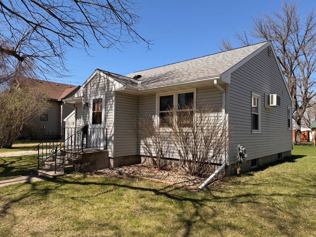 Photo of 646 Harvey Street, Tracy, MN 56175 (MLS # 7043982)