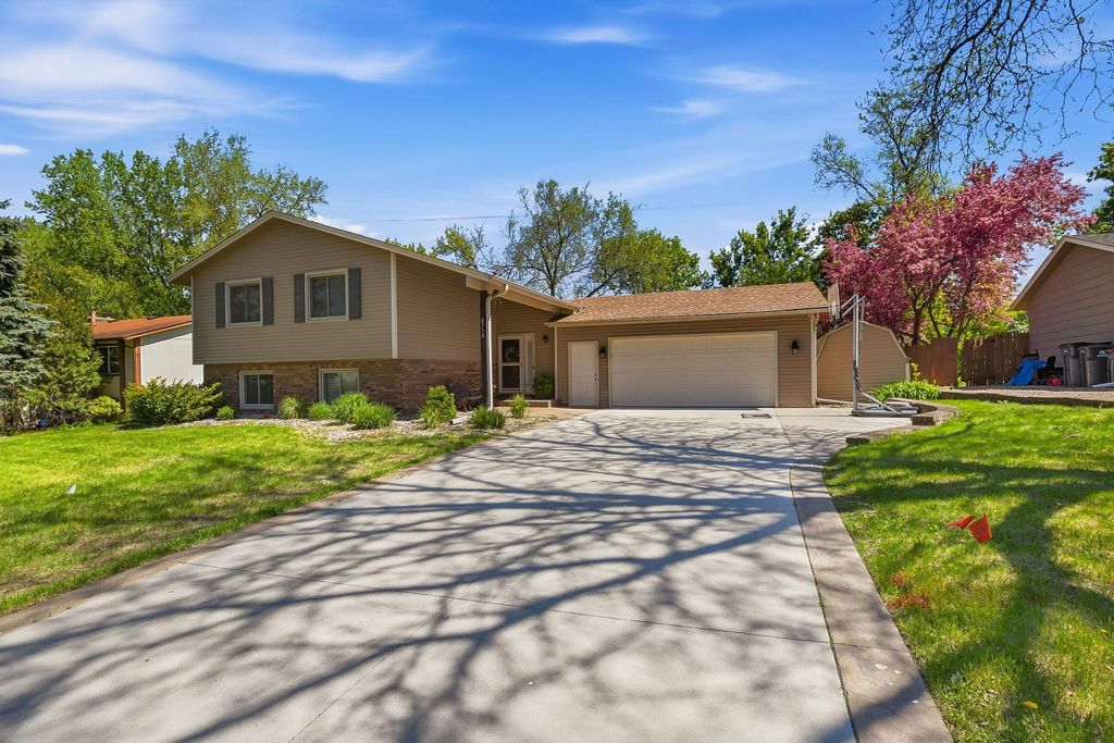 Photo of 8750 Darnel Road, Eden Prairie, MN 55344 (MLS # 7061865)