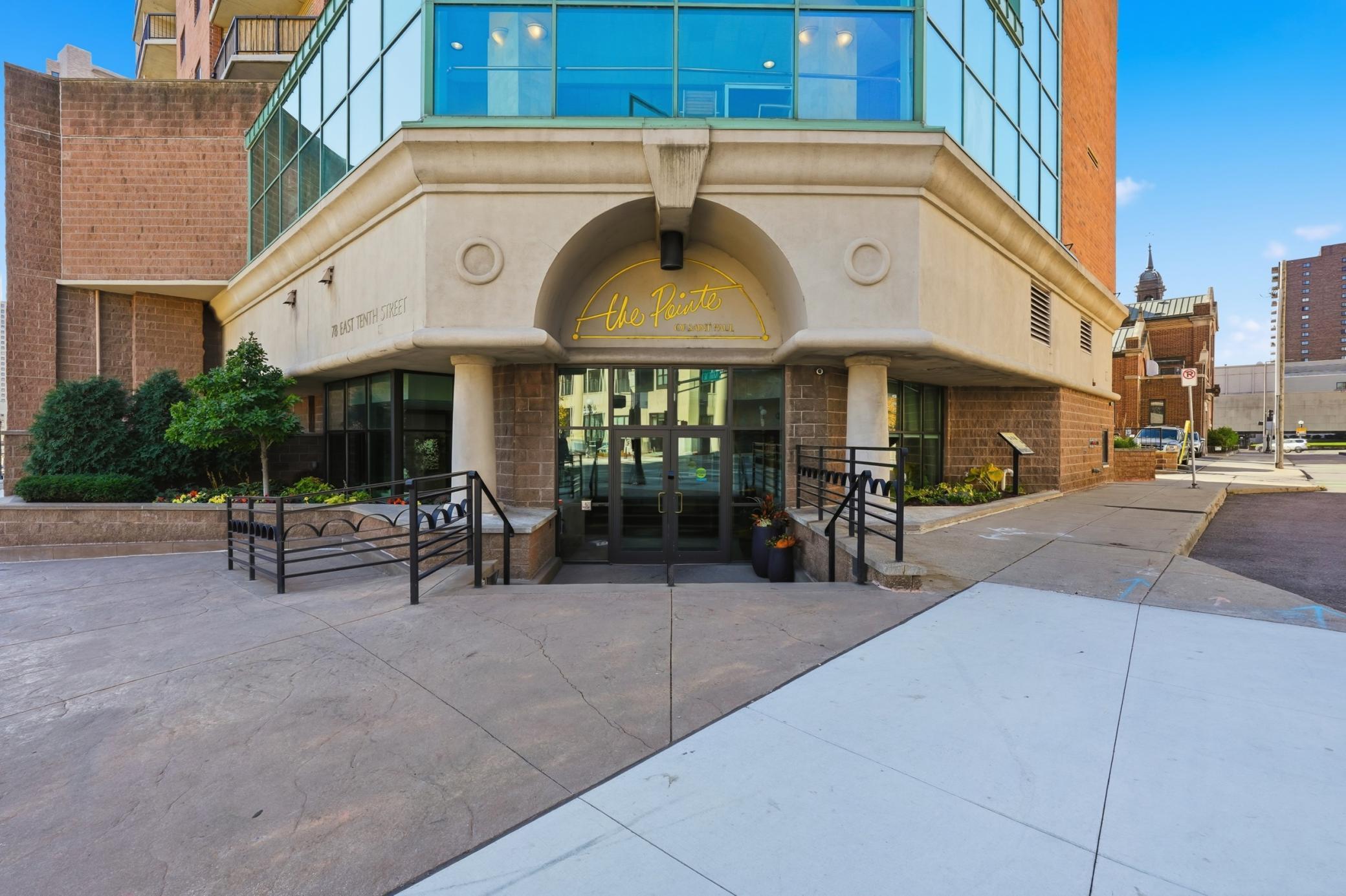 78 10th Street E 2807