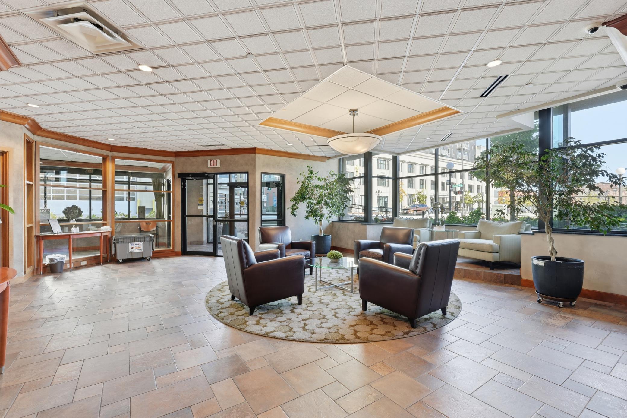 78 10th Street E 2807