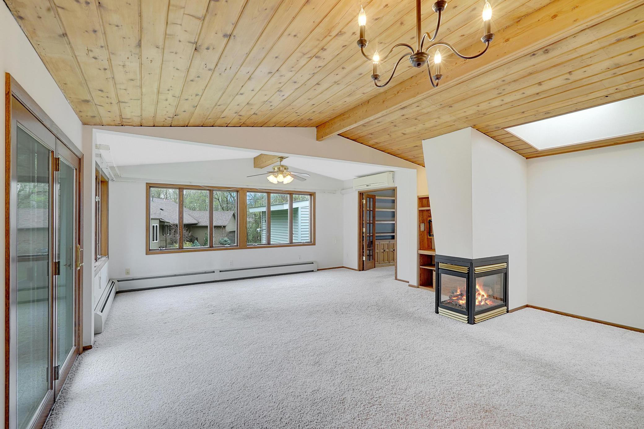 987 County Road C2 W