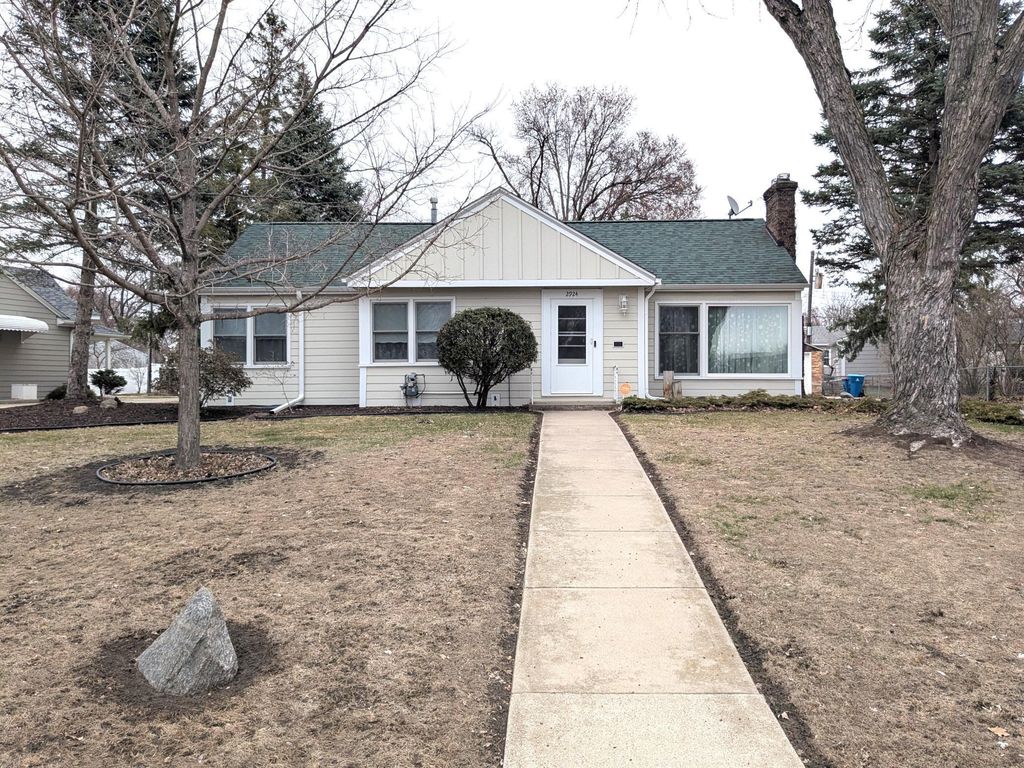 Photo of 2924 Quail Avenue N, Golden Valley, MN 55422 (MLS # 7049428)