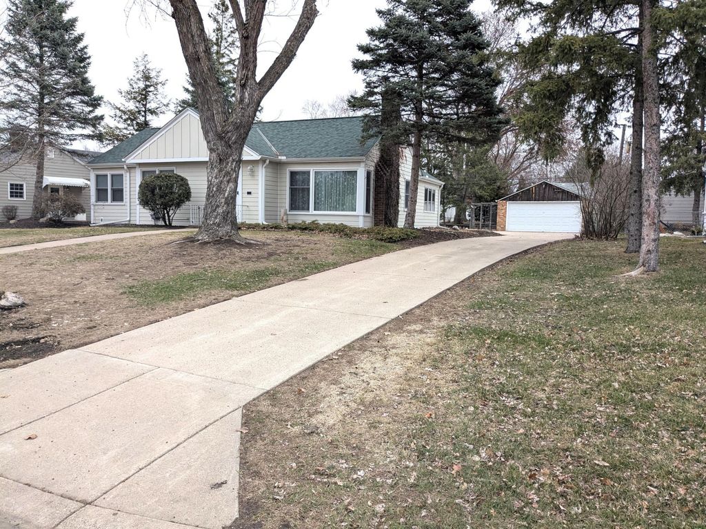 Photo of 2924 Quail Avenue N, Golden Valley, MN 55422 (MLS # 7049428)