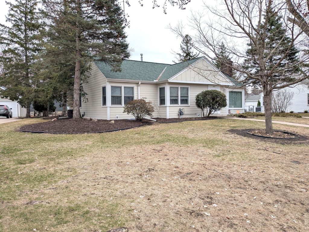 Photo of 2924 Quail Avenue N, Golden Valley, MN 55422 (MLS # 7049428)