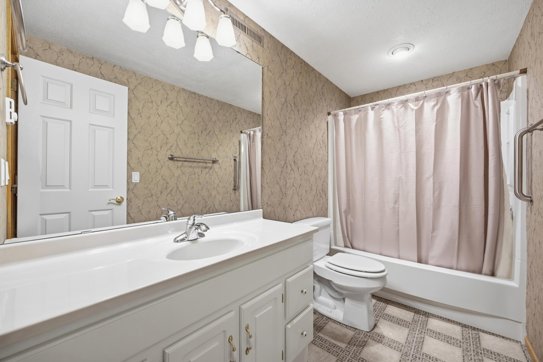 Fargo, North Dakota 58104, United States, 5 Bedrooms Bedrooms, ,3 BathroomsBathrooms,Residential,Pending Sale,250147