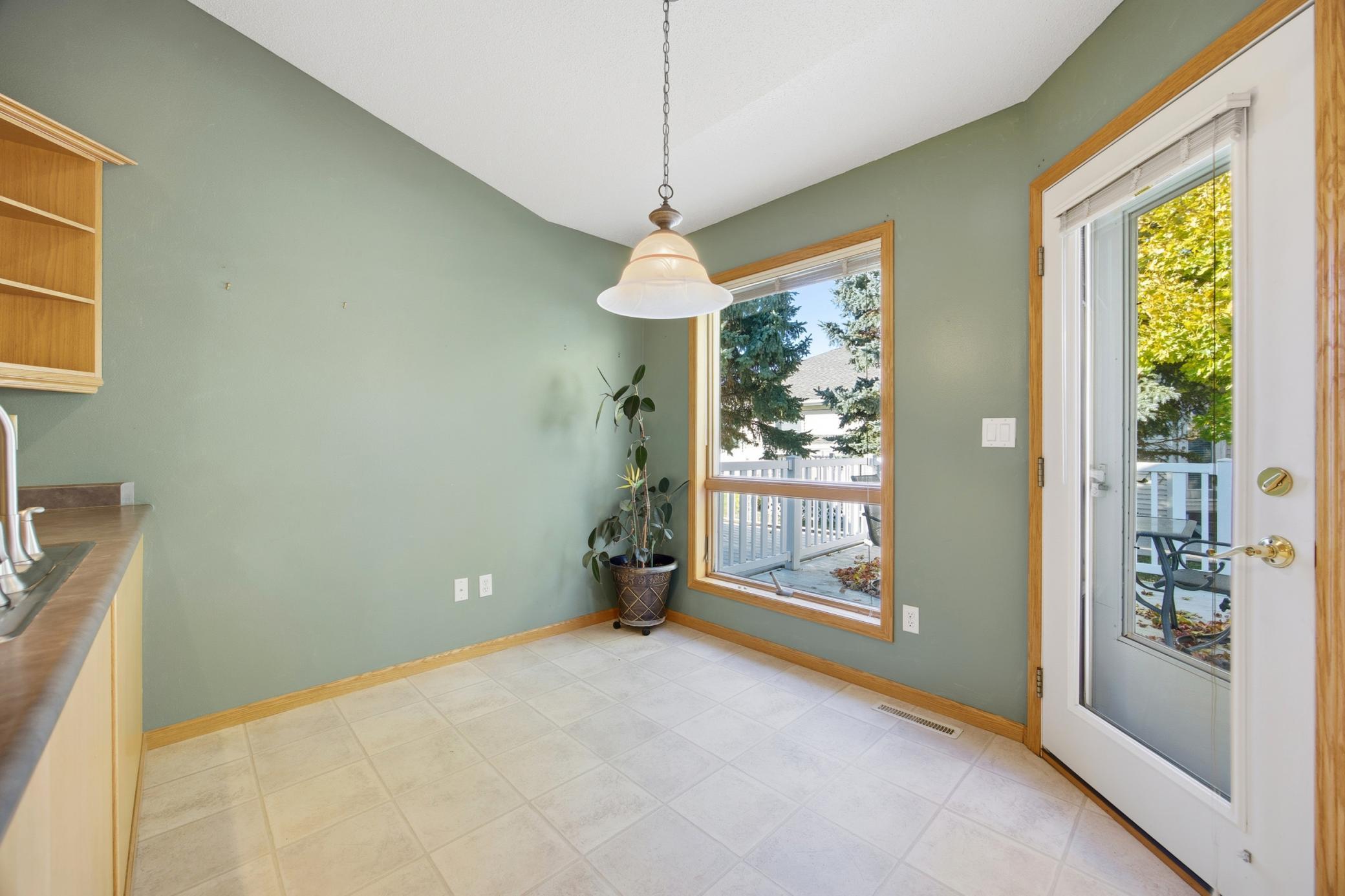 Fargo, North Dakota 58104, United States, 5 Bedrooms Bedrooms, ,3 BathroomsBathrooms,Residential,Pending Sale,250147