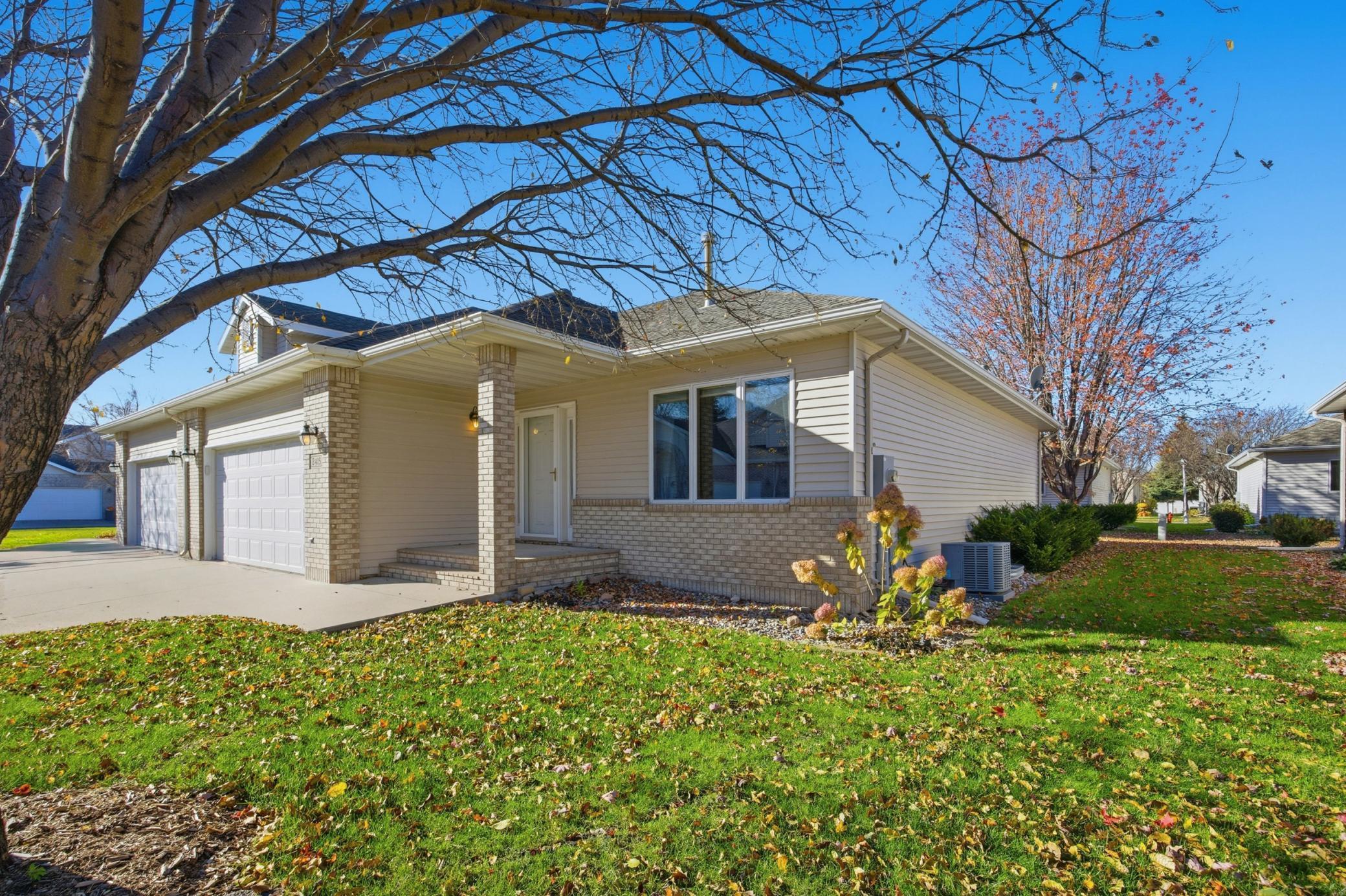 Fargo, North Dakota 58104, United States, 5 Bedrooms Bedrooms, ,3 BathroomsBathrooms,Residential,Pending Sale,250147