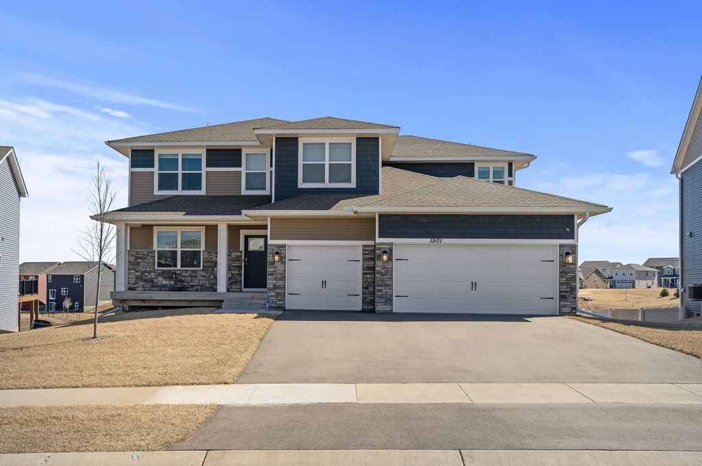 Photo of 1901 Aztec Avenue, Shakopee, MN 55379 (MLS # 7032481)