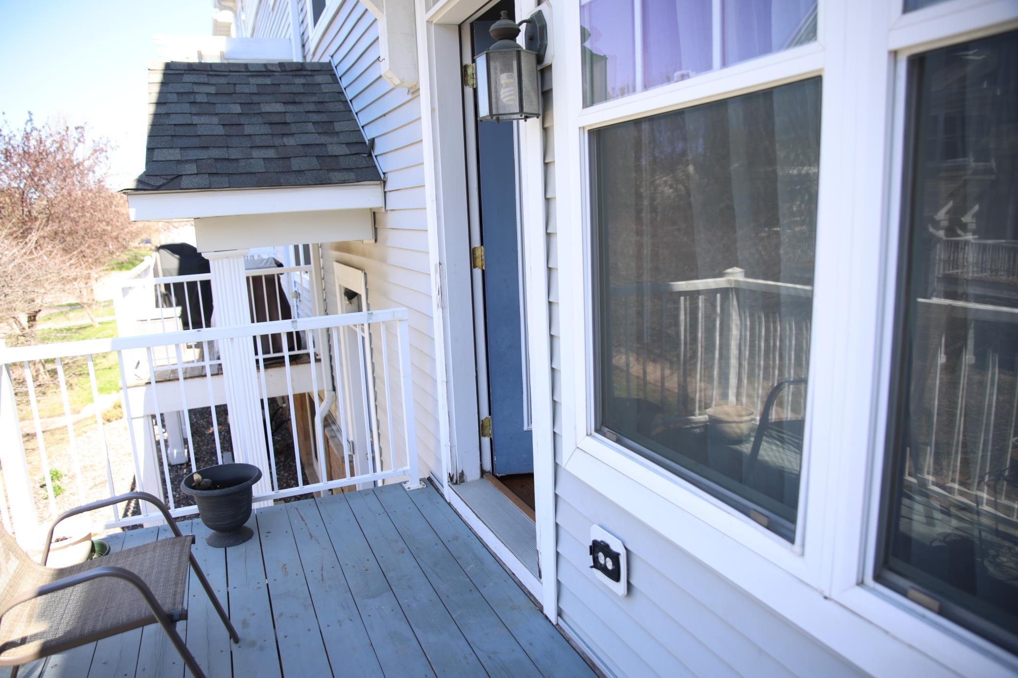 1675 Village Trail E 5