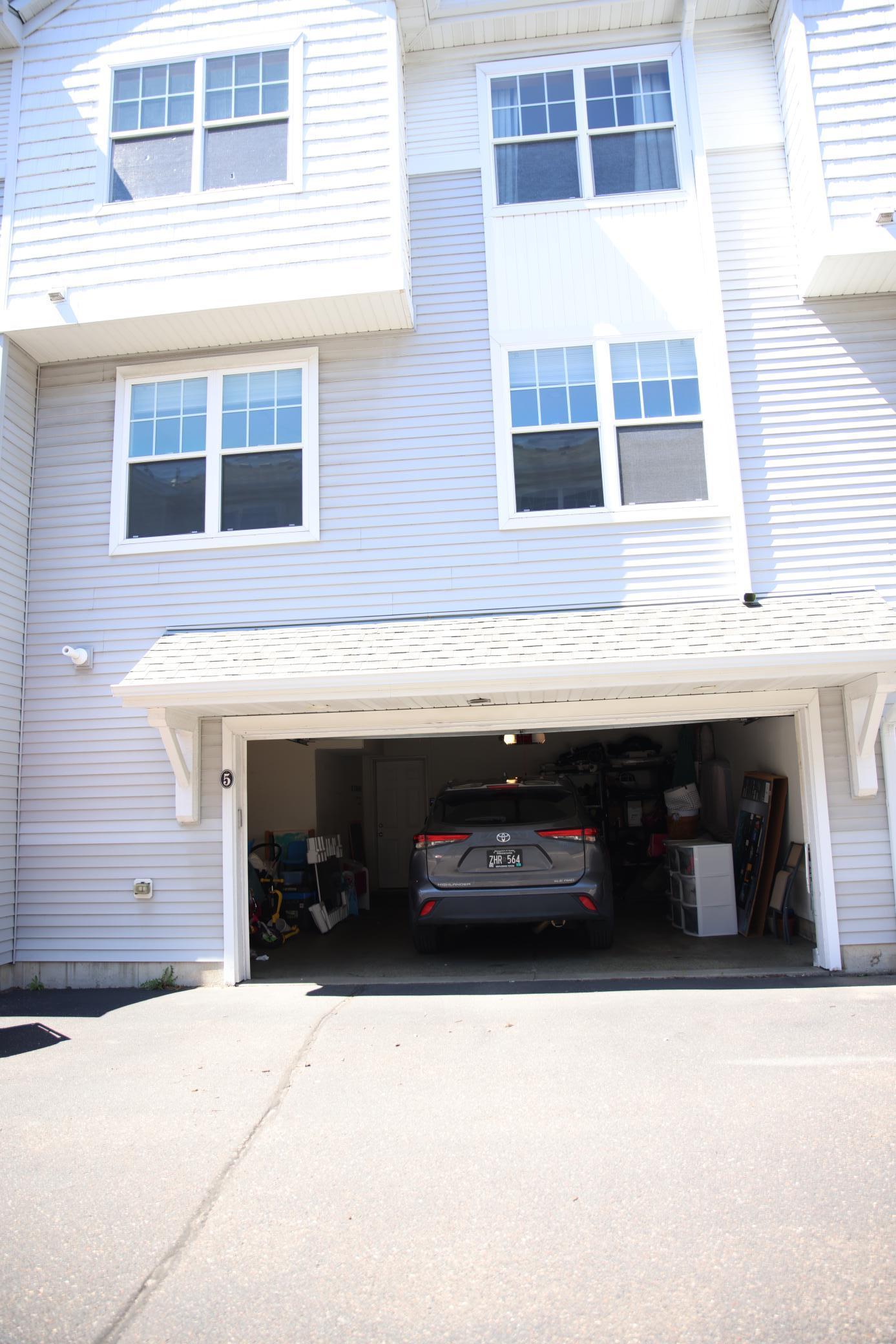1675 Village Trail E 5