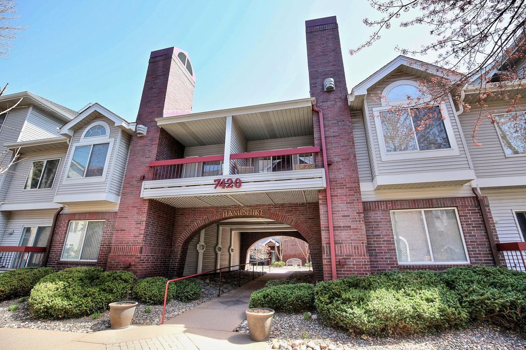 Photo of 7420 Edinborough Way #6211, Edina, MN 55435 (MLS # 7054450)
