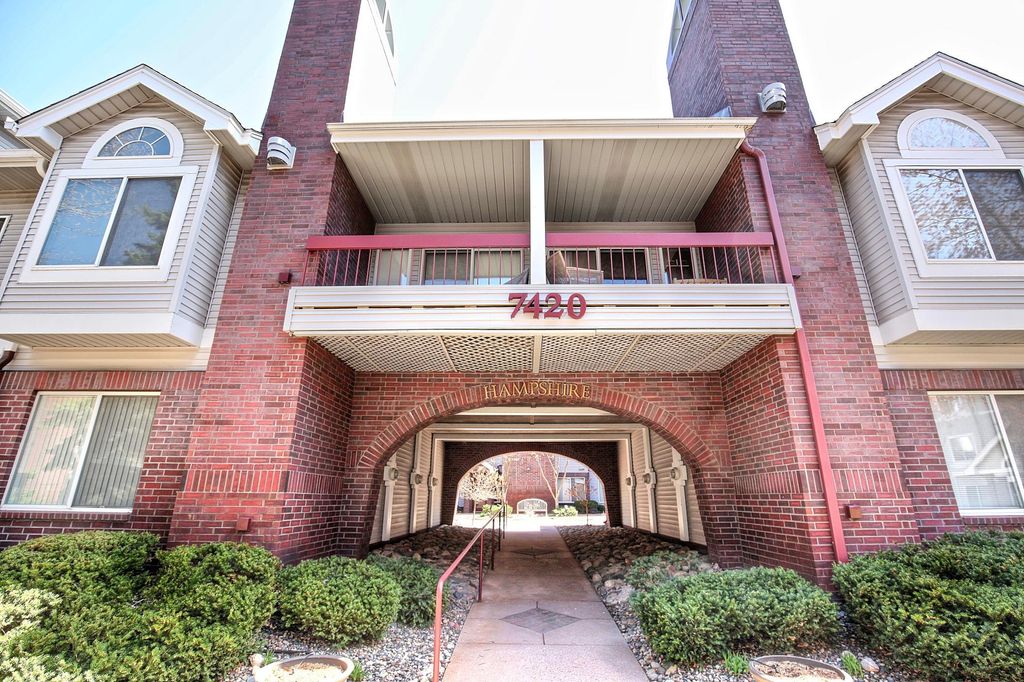 Photo of 7420 Edinborough Way #6211, Edina, MN 55435 (MLS # 7054450)