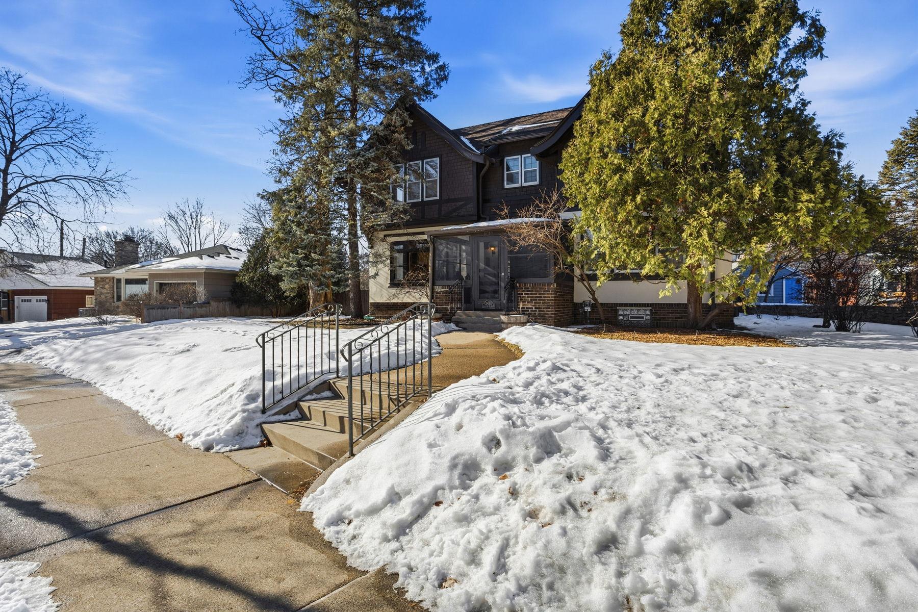 2426 Sheridan Avenue S