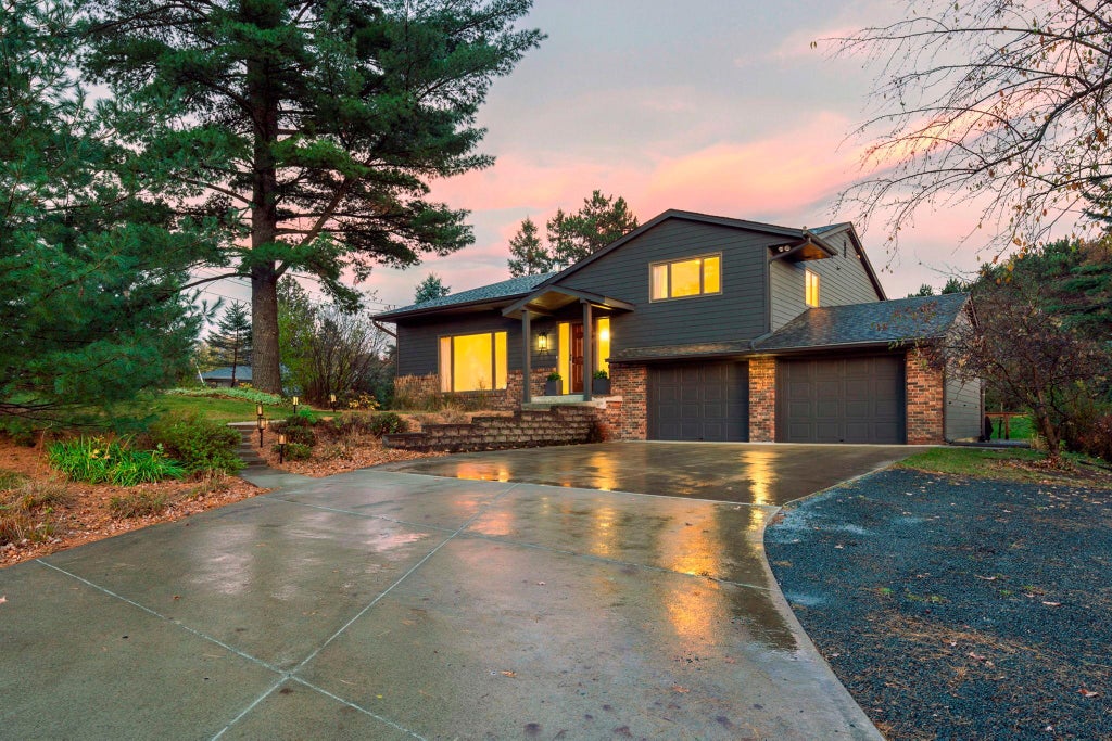 Photo of 8281 Deer Pond Trail N, Lake Elmo, MN 55042 (MLS # 7165240)