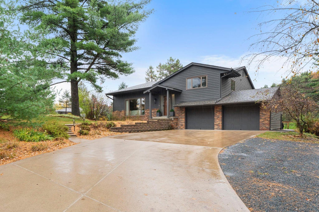 Photo of 8281 Deer Pond Trail N, Lake Elmo, MN 55042 (MLS # 7165240)