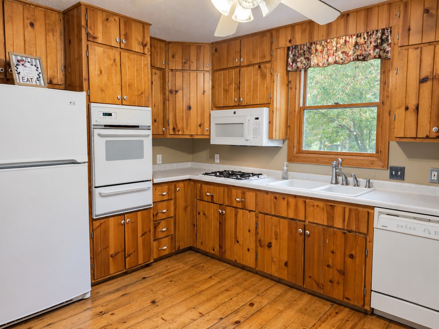 1001 Cora Street