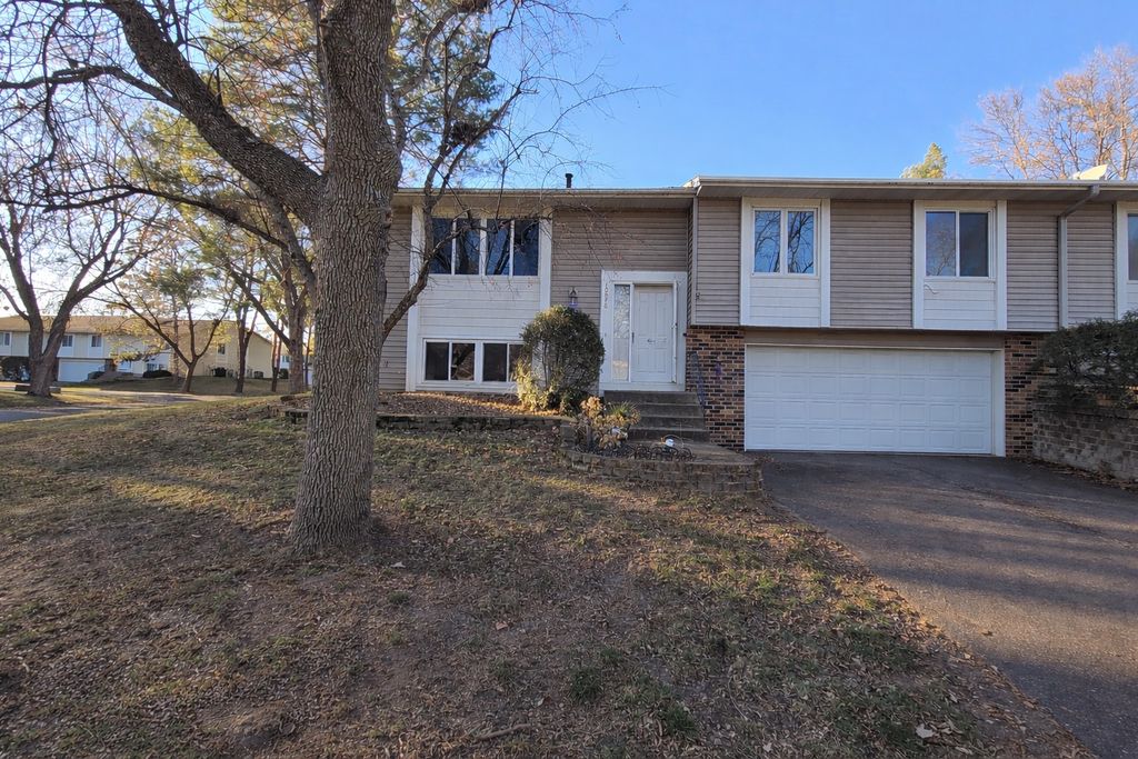 Photo of 10976 106th Avenue N, Maple Grove, MN 55369 (MLS # 7017360)