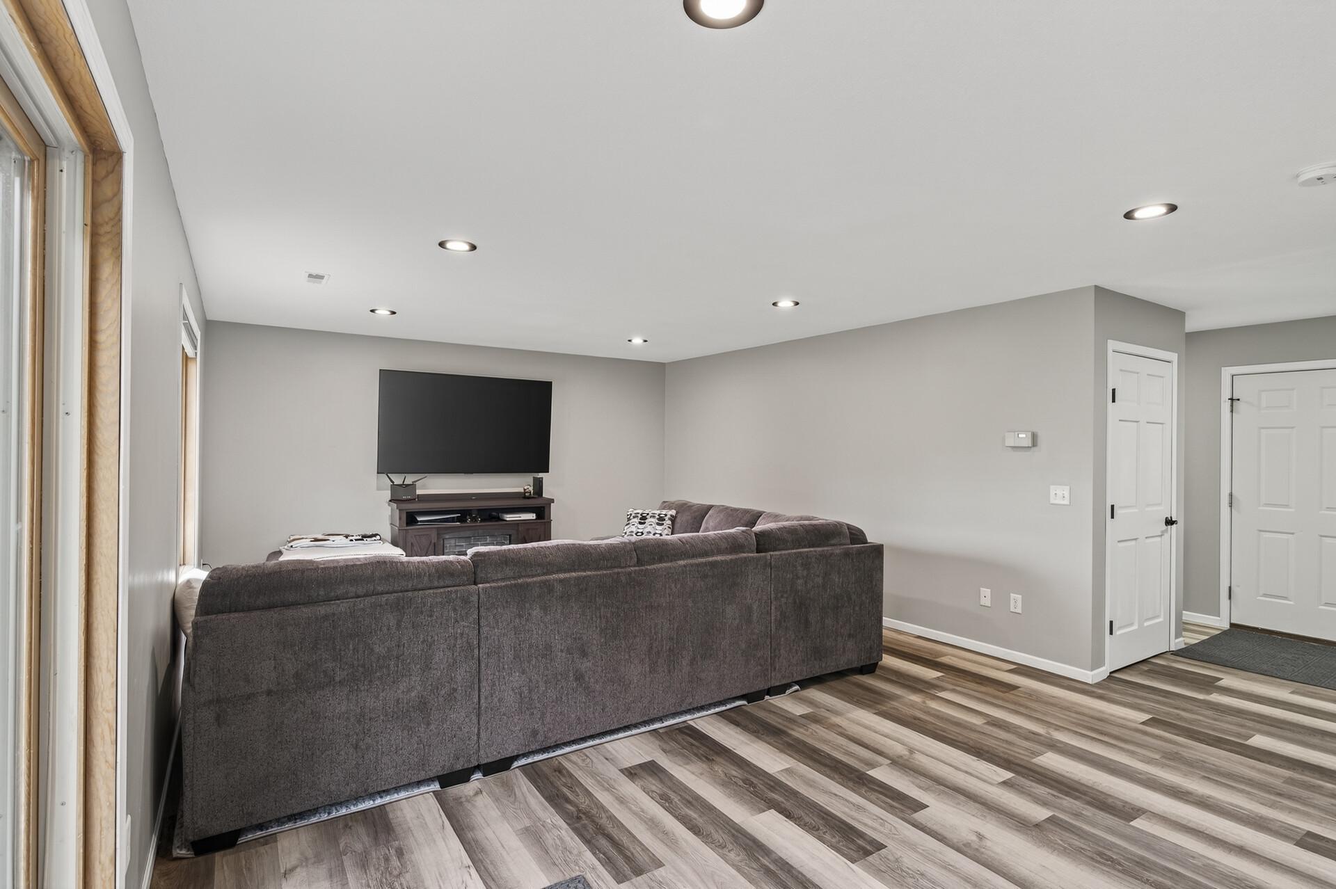 20188 Farnham Avenue N