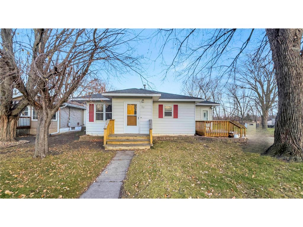 Photo of 1017 S 4th Avenue, Albert Lea, MN 56007 (MLS # 7165179)