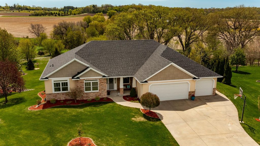 Photo of 1020 Istas Lane SW, Oronoco, MN 55960 (MLS # 7067780)