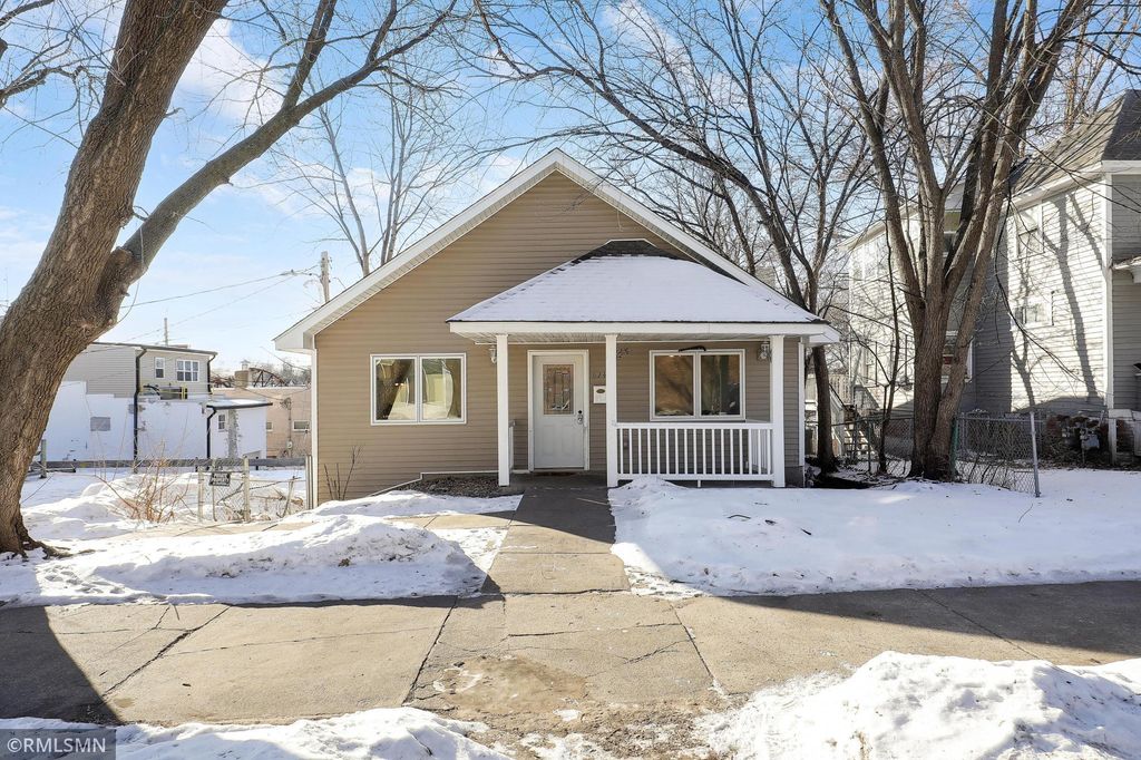 Photo of 624 Cook Avenue E, Saint Paul, MN 55130 (MLS # 7013618)