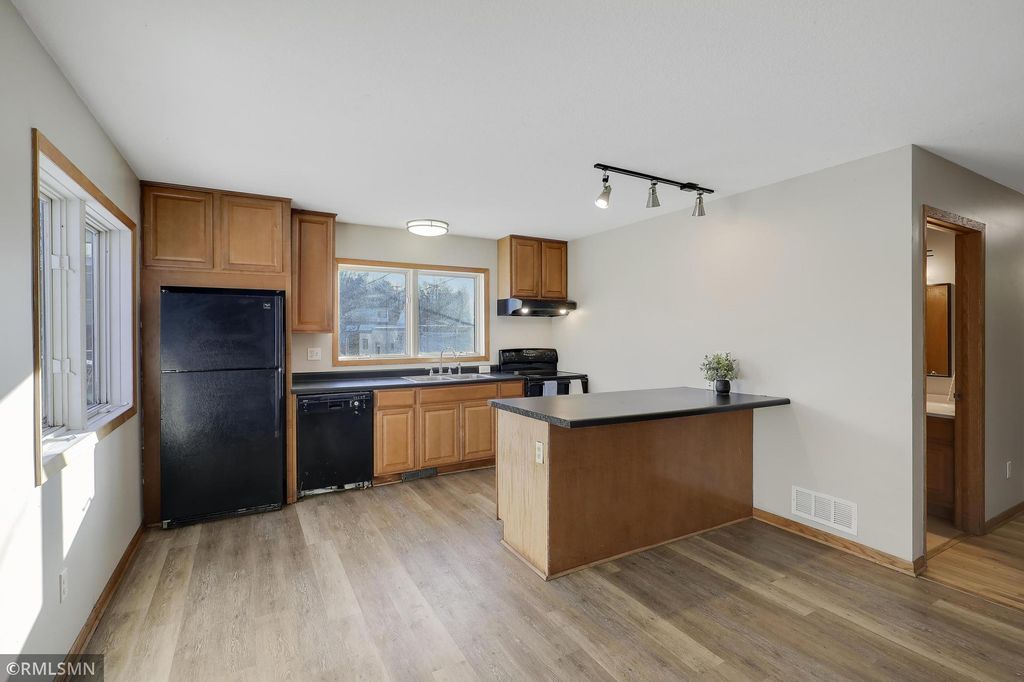 Photo of 624 Cook Avenue E, Saint Paul, MN 55130 (MLS # 7013618)