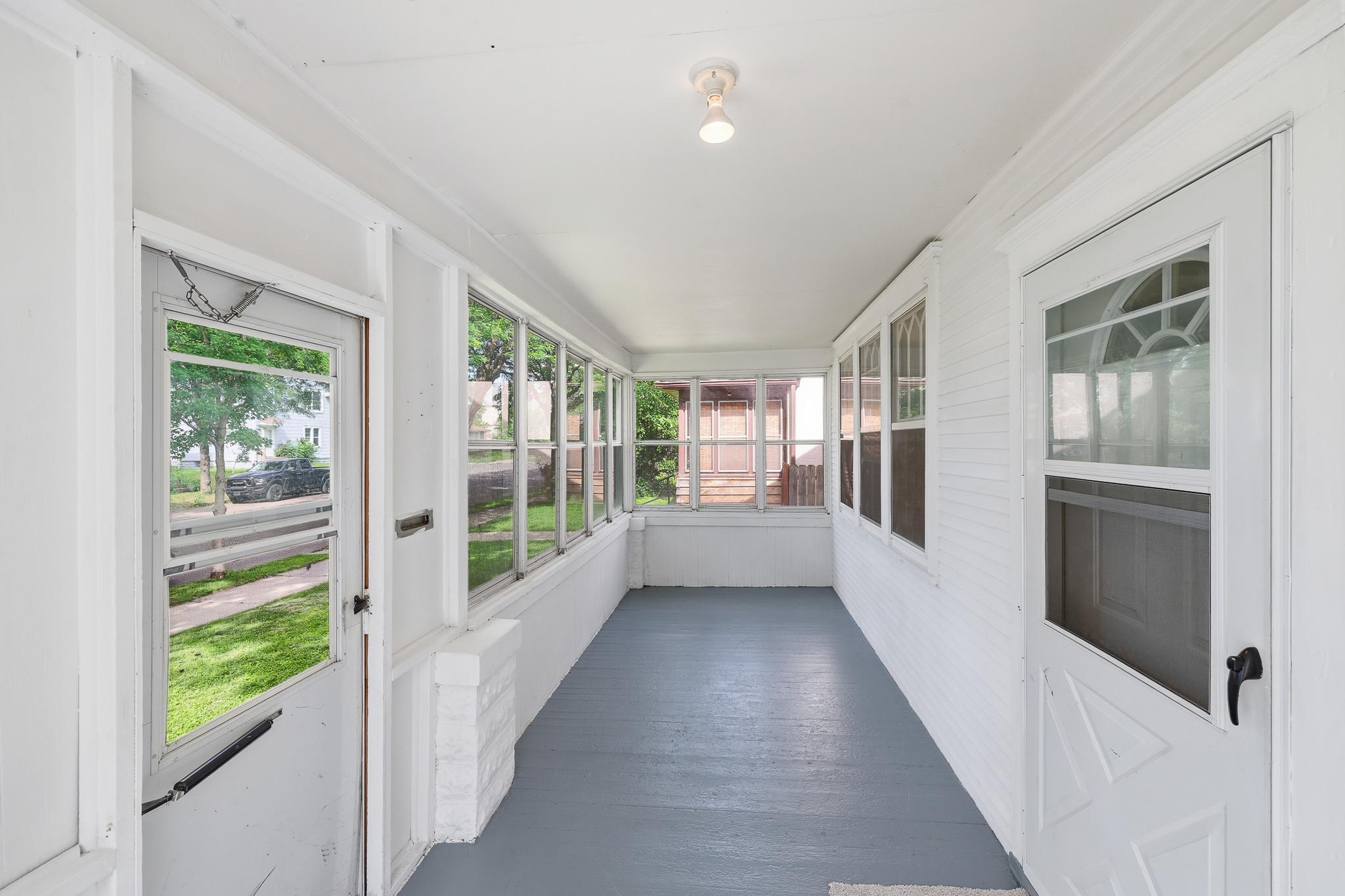 934 Central Avenue W