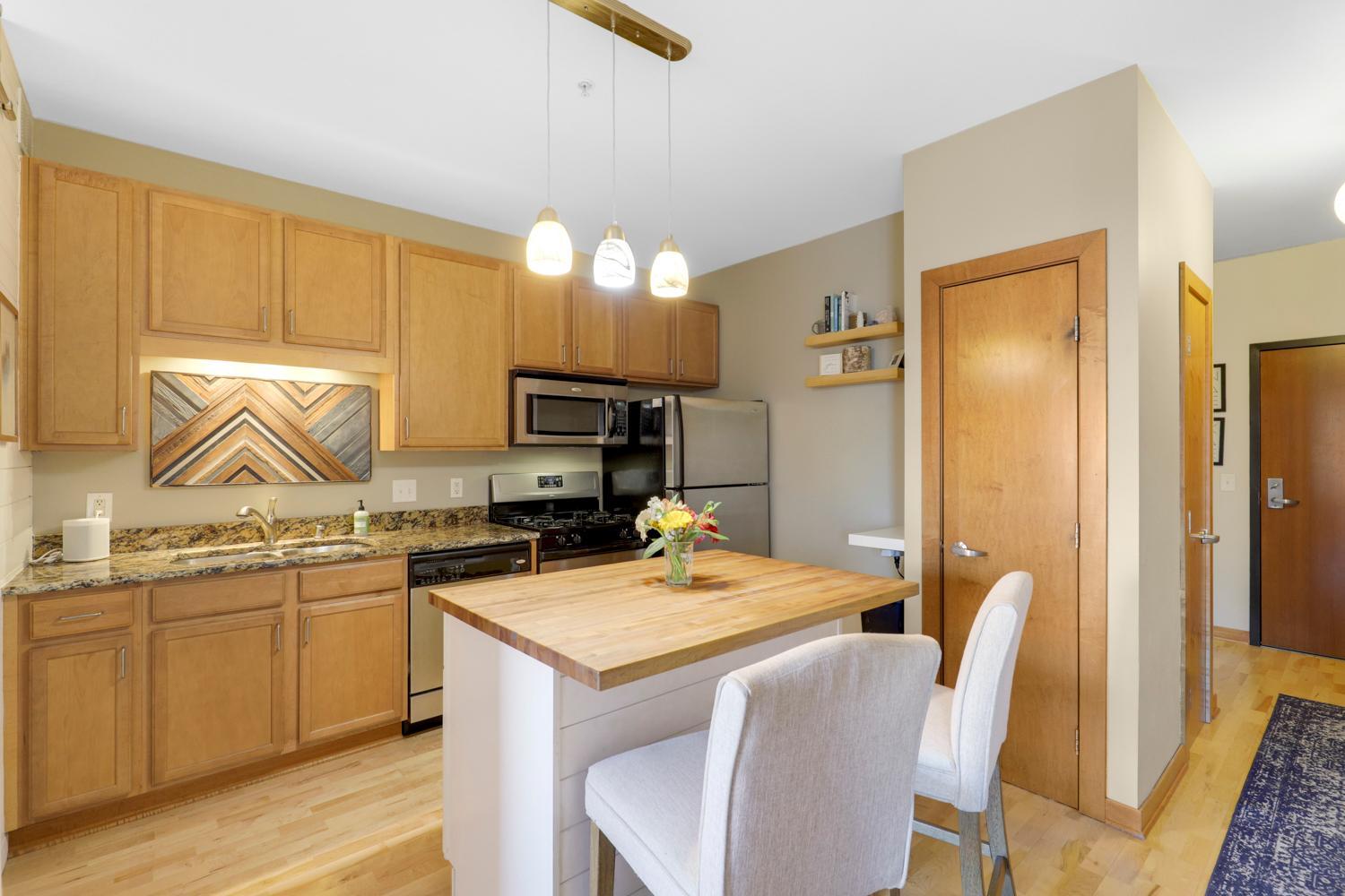 15 E Franklin Avenue 208