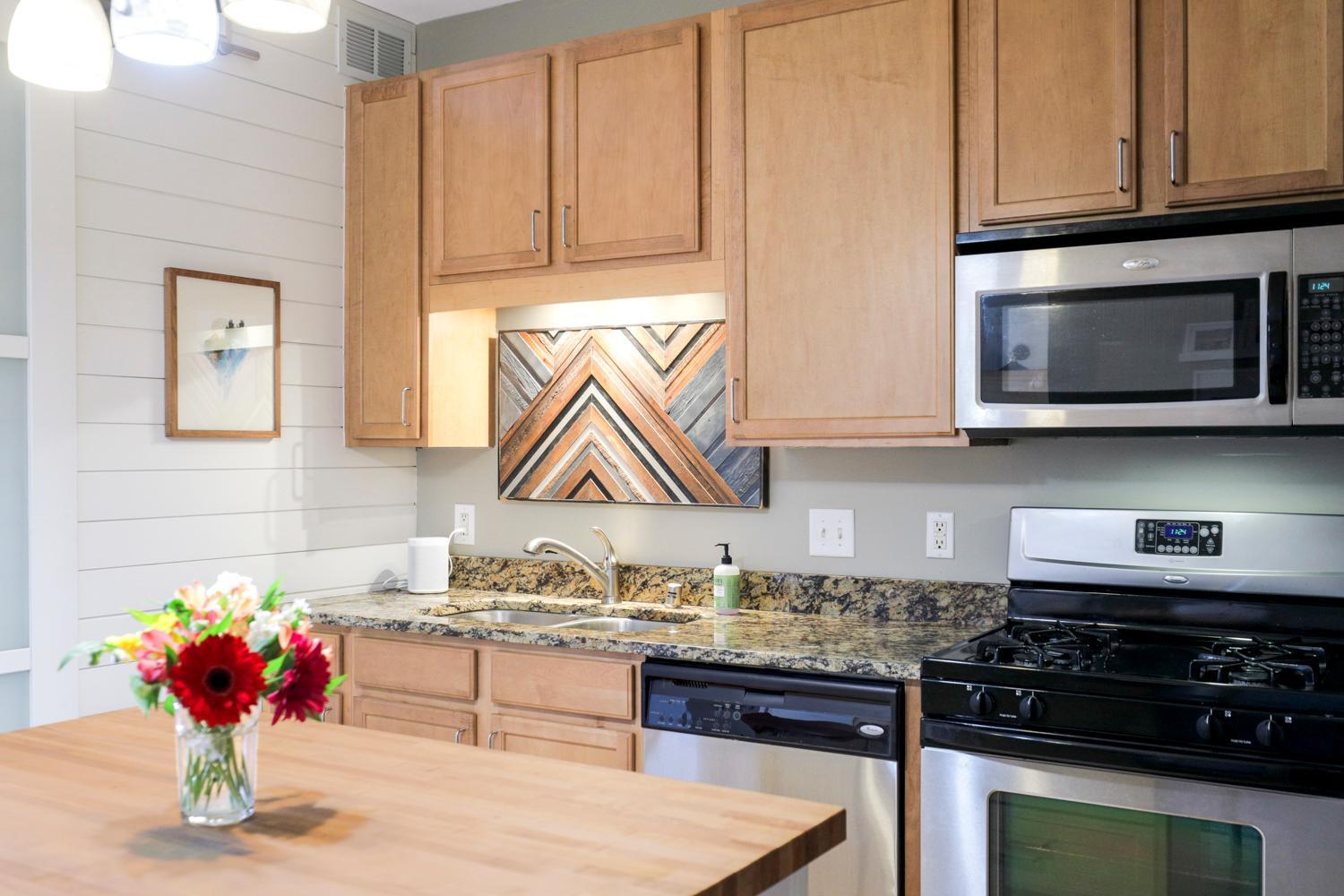 15 E Franklin Avenue 208