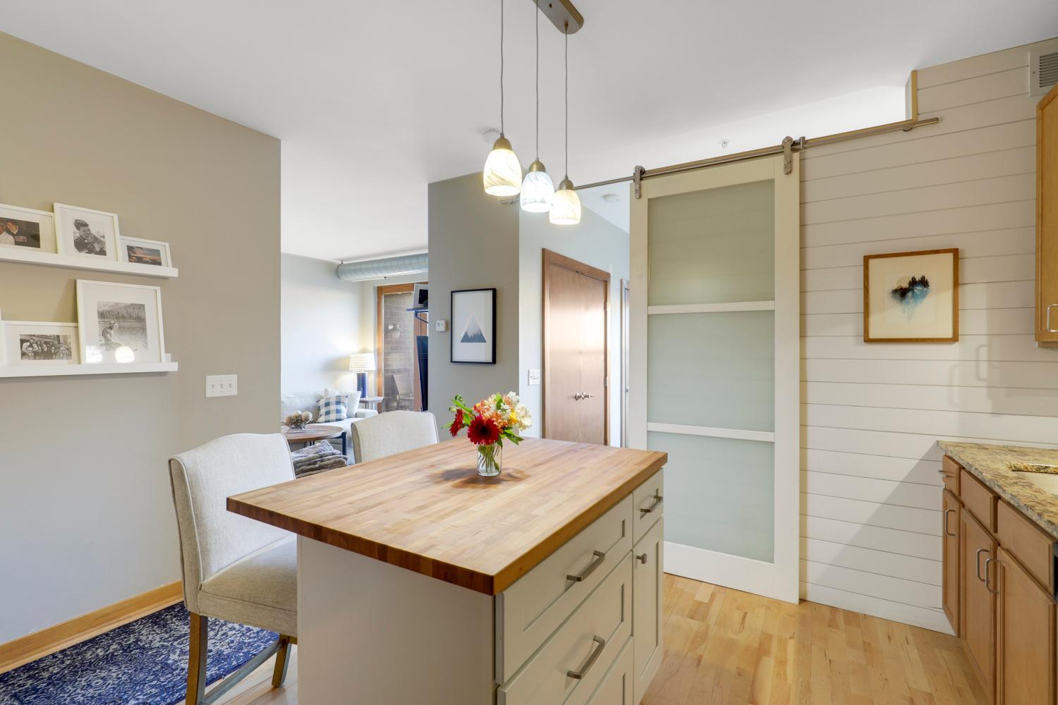 15 E Franklin Avenue 208