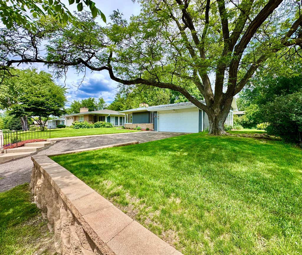 Photo of 2313 Texas Avenue S, Saint Louis Park, MN 55426 (MLS # 7094440)