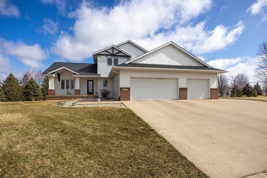 Photo of 120 Callaway Court, Mankato, MN 56001 (MLS # 6776274)