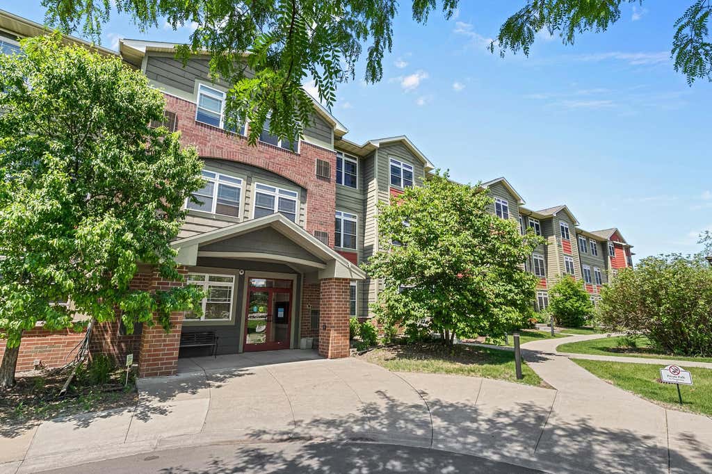 Photo of 2530 E 34th Street #210, Minneapolis, MN 55406 (MLS # 7076520)