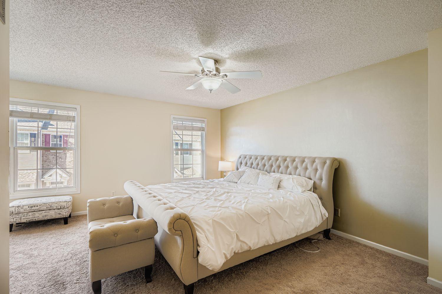 3852 La Belle Street