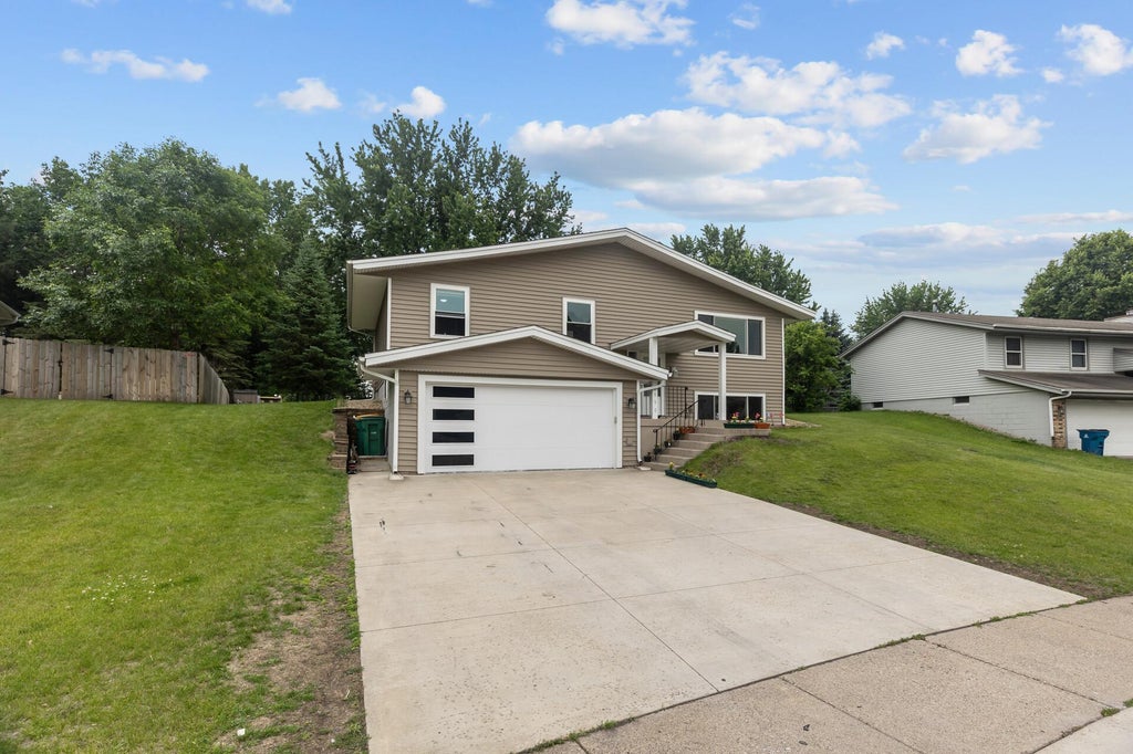 Photo of 4990 148th Path W, Apple Valley, MN 55124 (MLS # 7116143)