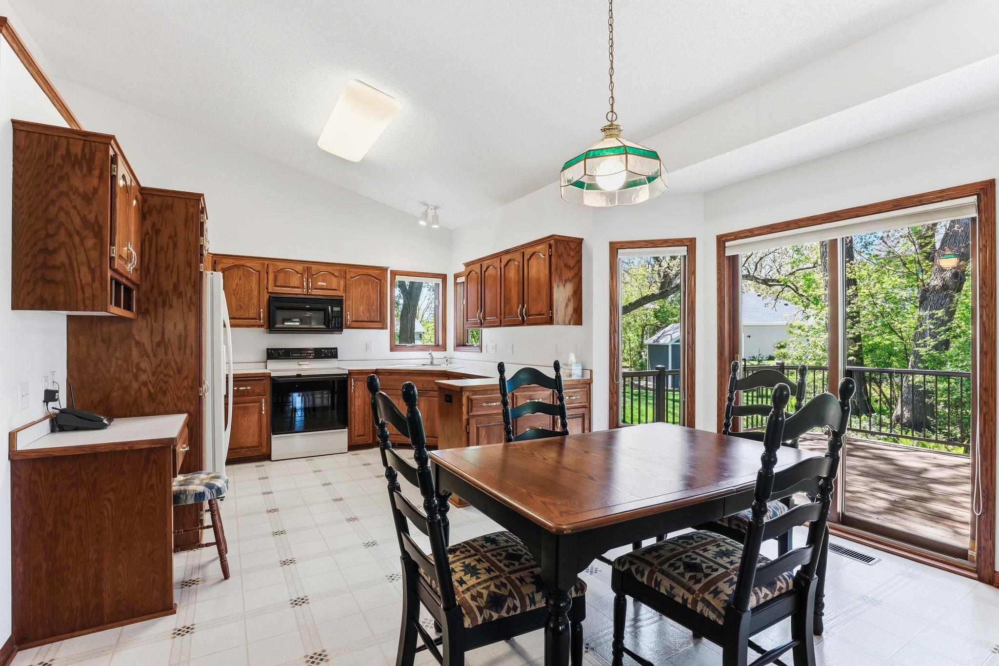 4676 Hamlet Avenue N