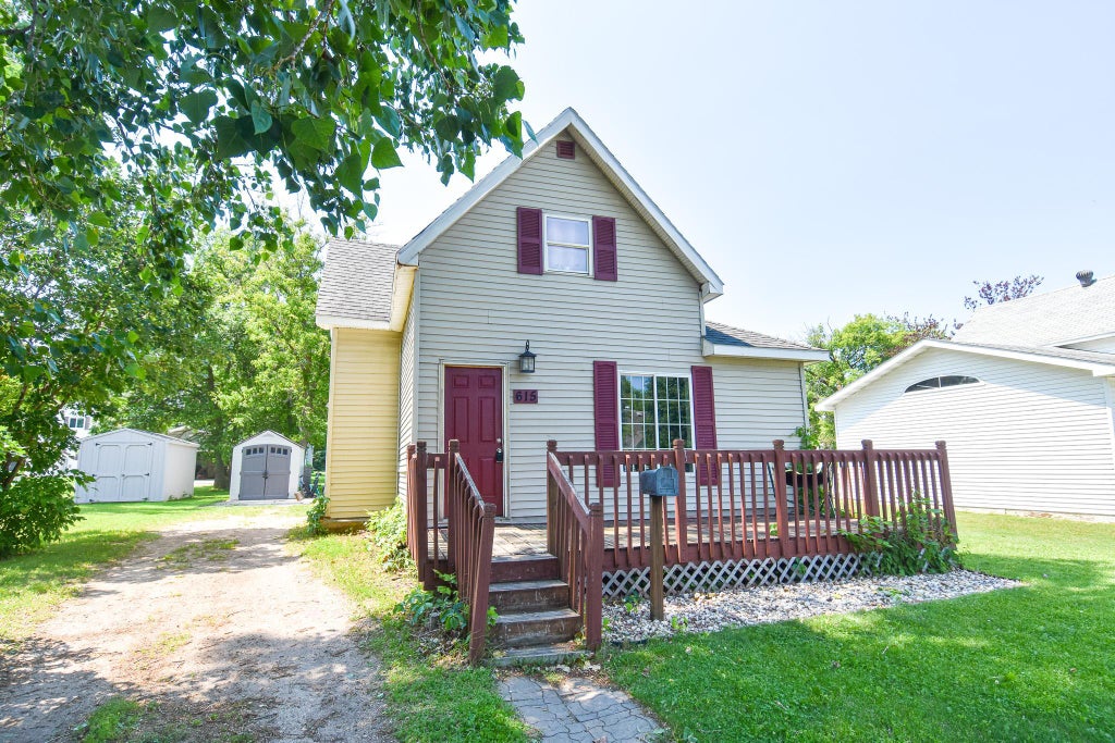 Photo of 615 Markley Avenue S, Thief River Falls, MN 56701 (MLS # 7102122)