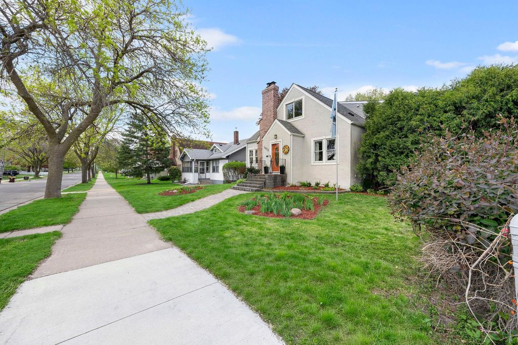 Photo of 1033 Smith Avenue S, West Saint Paul, MN 55118 (MLS # 7069271)