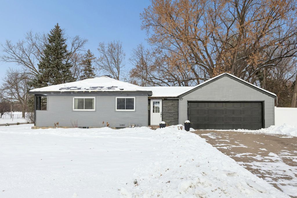 Photo of 2300 Zenith Avenue N, Golden Valley, MN 55422 (MLS # 6824514)