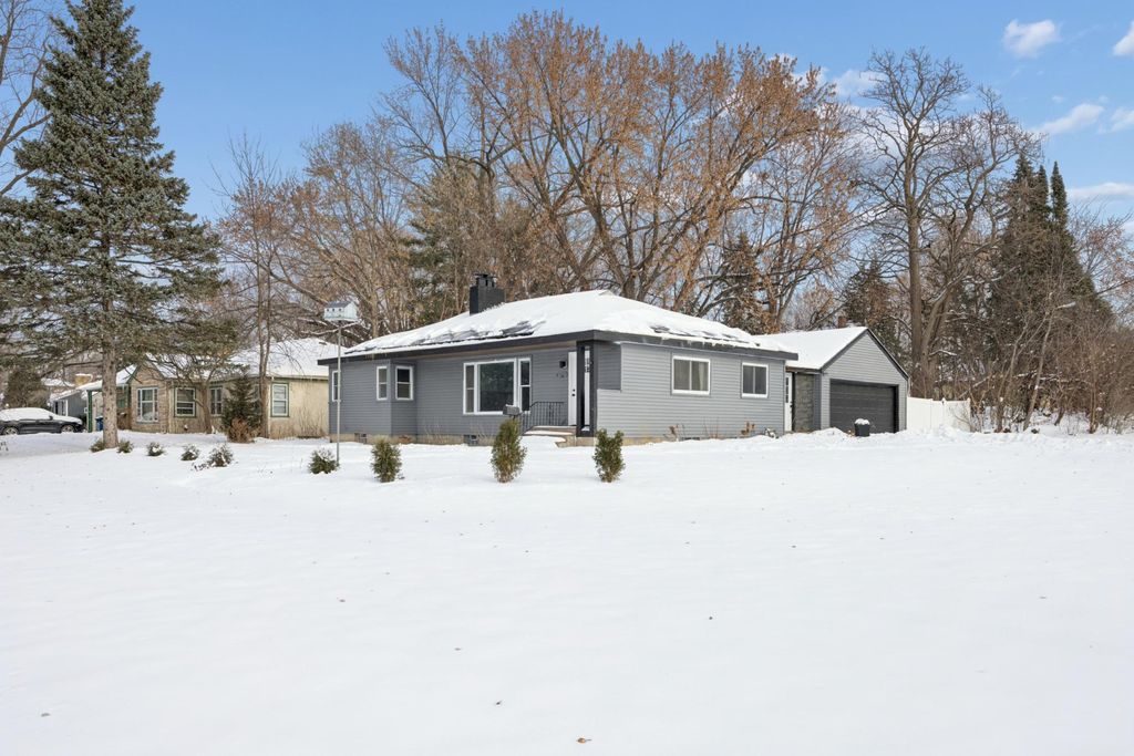 Photo of 2300 Zenith Avenue N, Golden Valley, MN 55422 (MLS # 6824514)