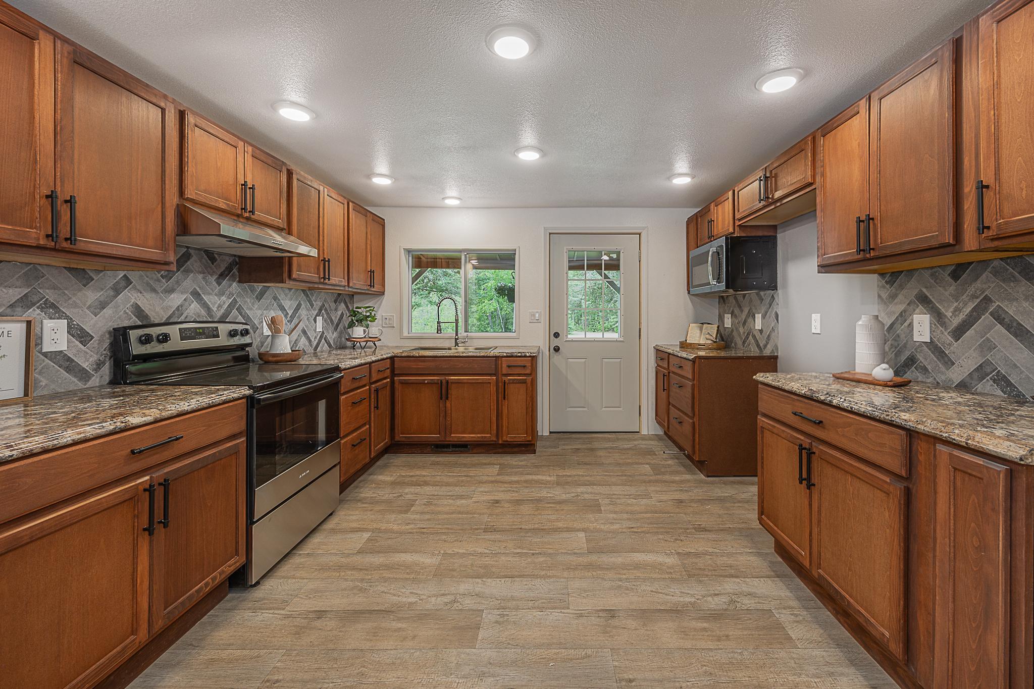1756 County Road 7 NE