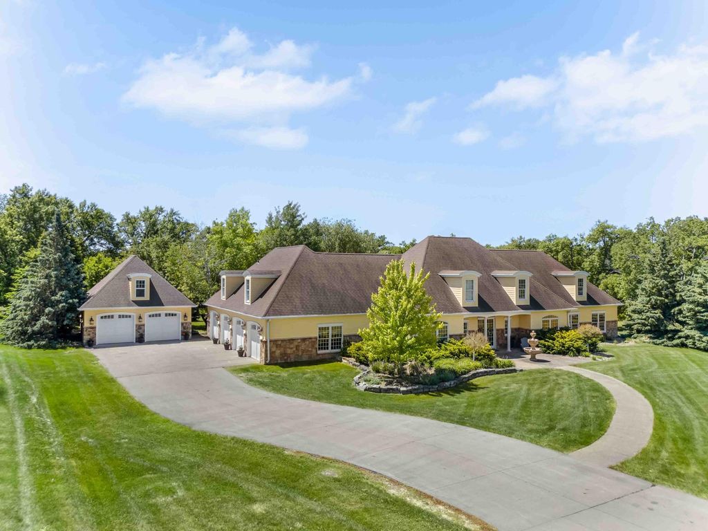 Photo of 705 18th Avenue N, Moorhead, MN 56560 (MLS # 7086685)